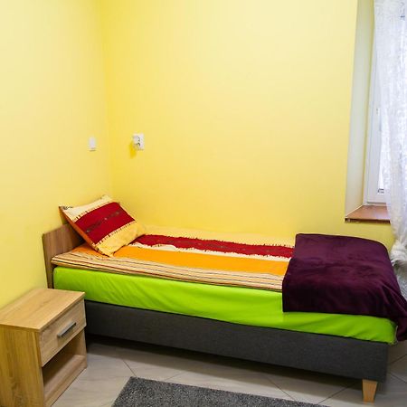 Apartament Przy Rynku ออสตรอเวียตซ์ชเวียนตอกชิสกี ภายนอก รูปภาพ