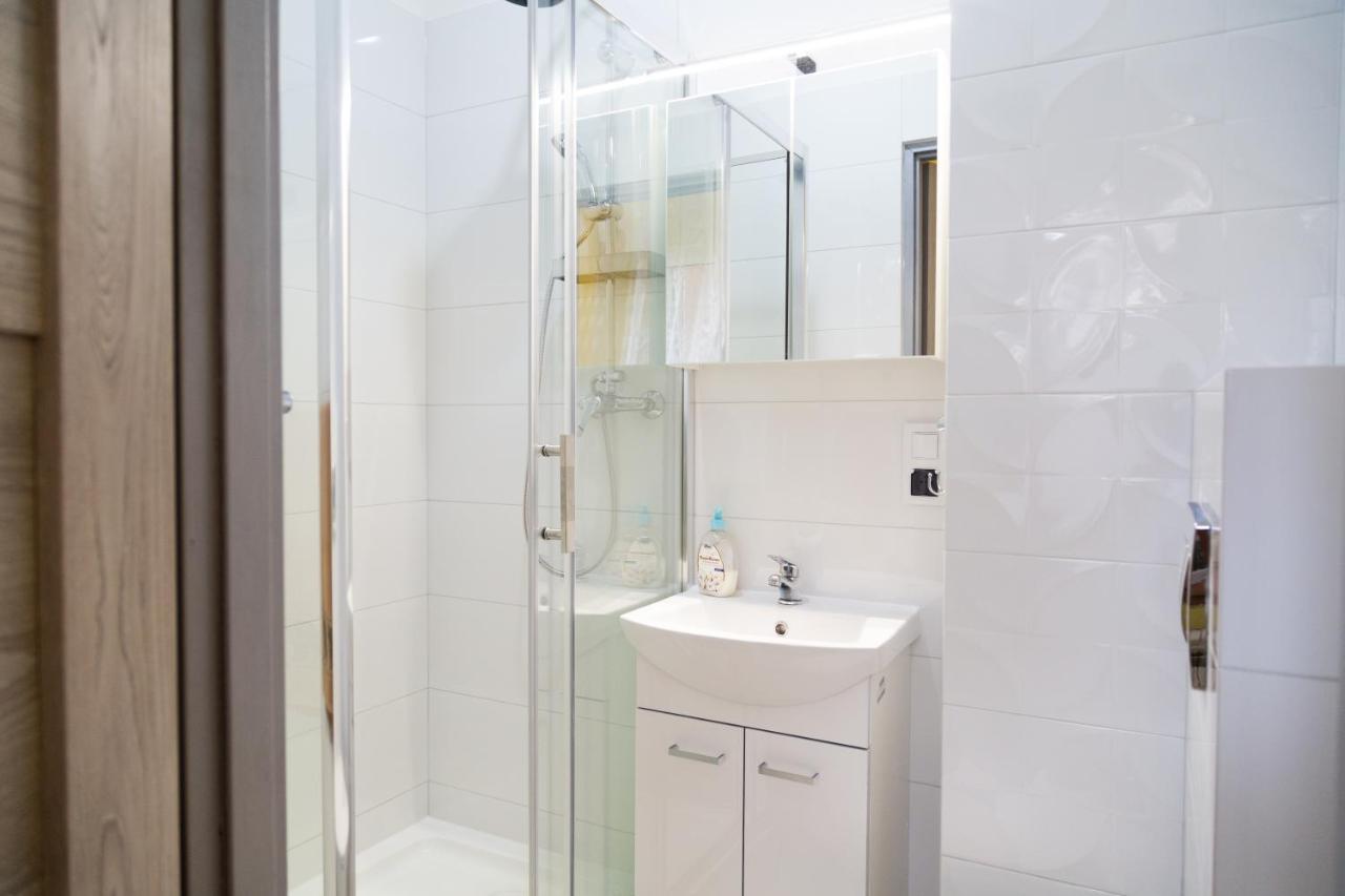 Apartament Przy Rynku ออสตรอเวียตซ์ชเวียนตอกชิสกี ภายนอก รูปภาพ