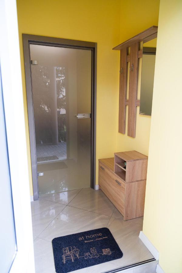 Apartament Przy Rynku ออสตรอเวียตซ์ชเวียนตอกชิสกี ภายนอก รูปภาพ