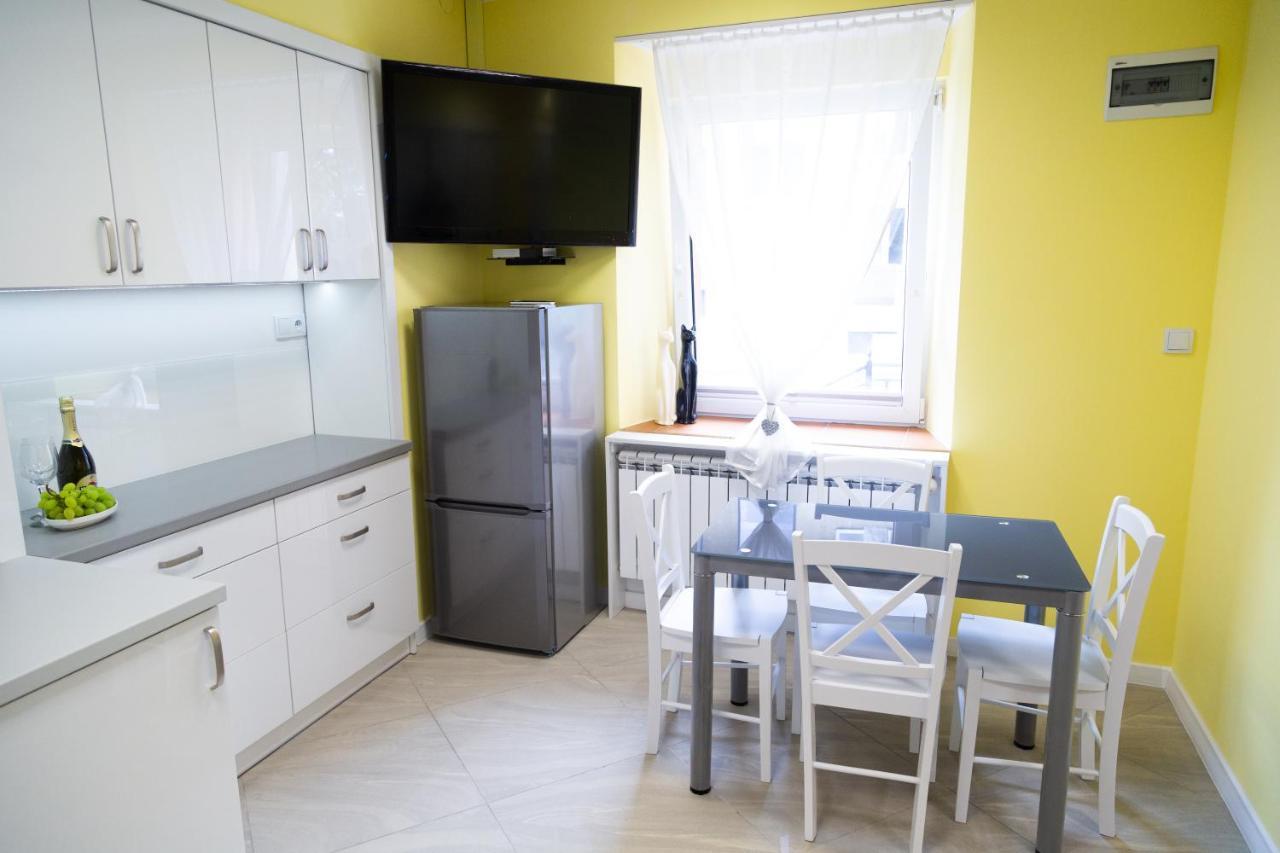 Apartament Przy Rynku ออสตรอเวียตซ์ชเวียนตอกชิสกี ภายนอก รูปภาพ